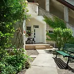 Giselle Apartment